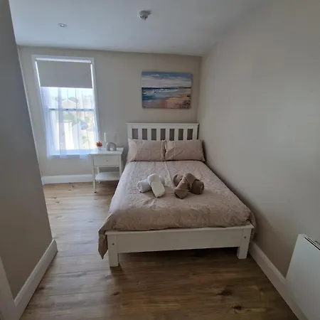 Corner House - Seven Bedroom House *